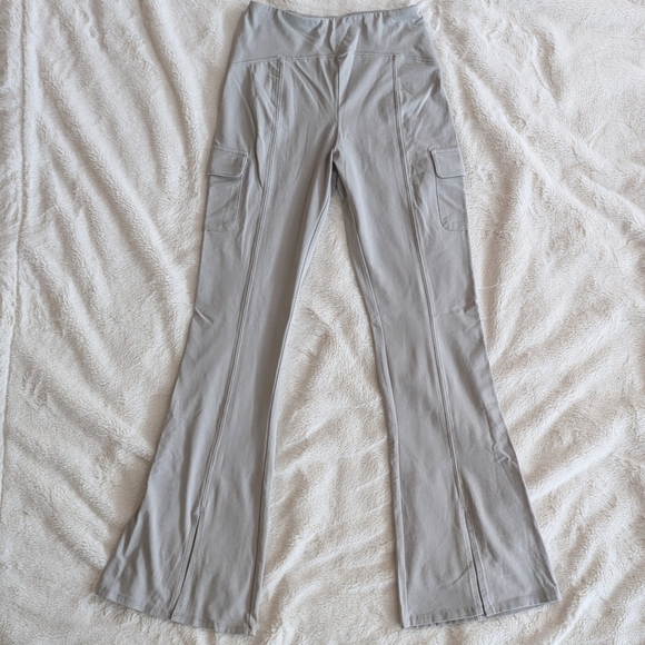 NWT No Boundaries Light Gray Cargo Flare Yoga Pants Size XS/0-2 - Picture 1 of 11